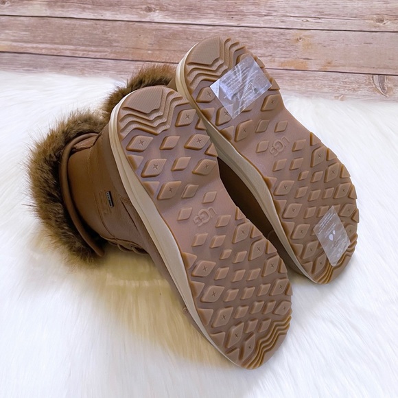 UGG Women’s Adirondack III Tipped Waterproof Chestnut Leather Boots - Picture 9 of 10